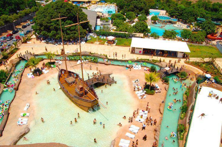 Spazzio Diroma Com Acesso Ao Acqua Park - Temporada Cn Adriele Caldas Novas Exterior foto